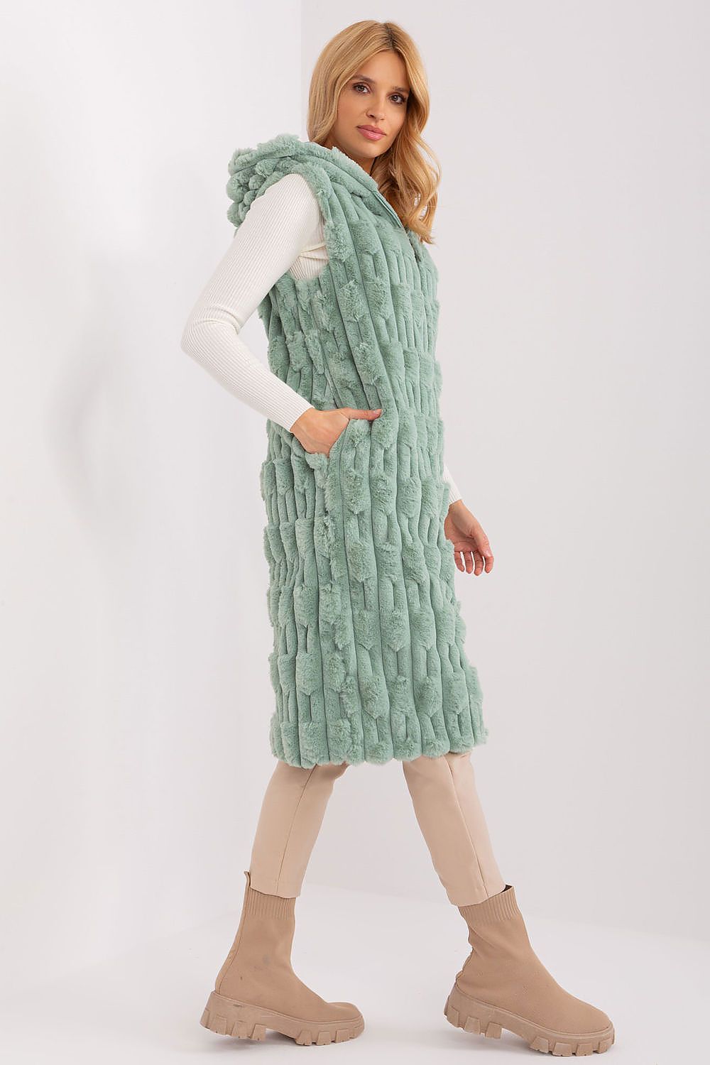 vest model 190869 AT