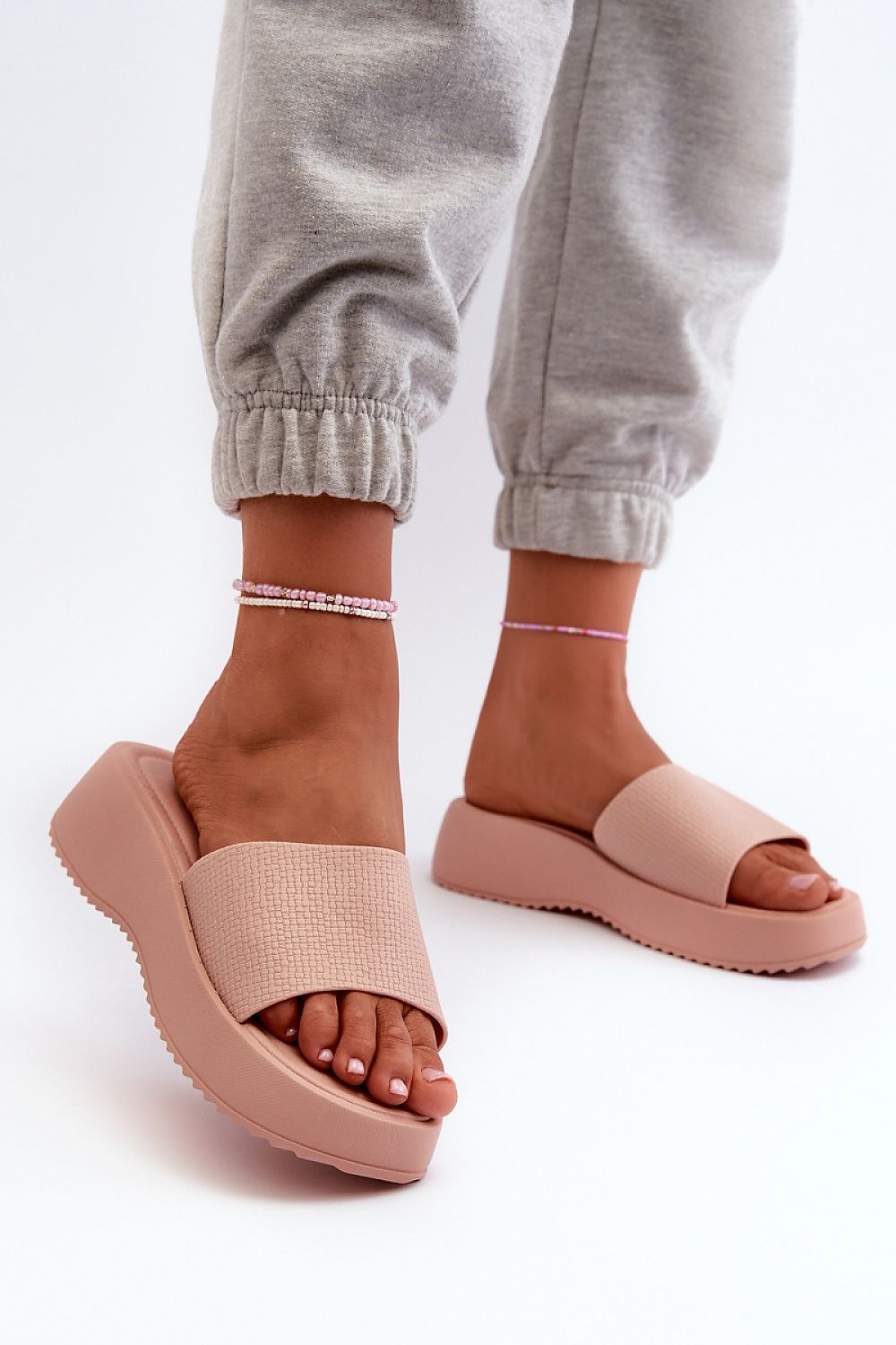 slippers model 198443 Step in style