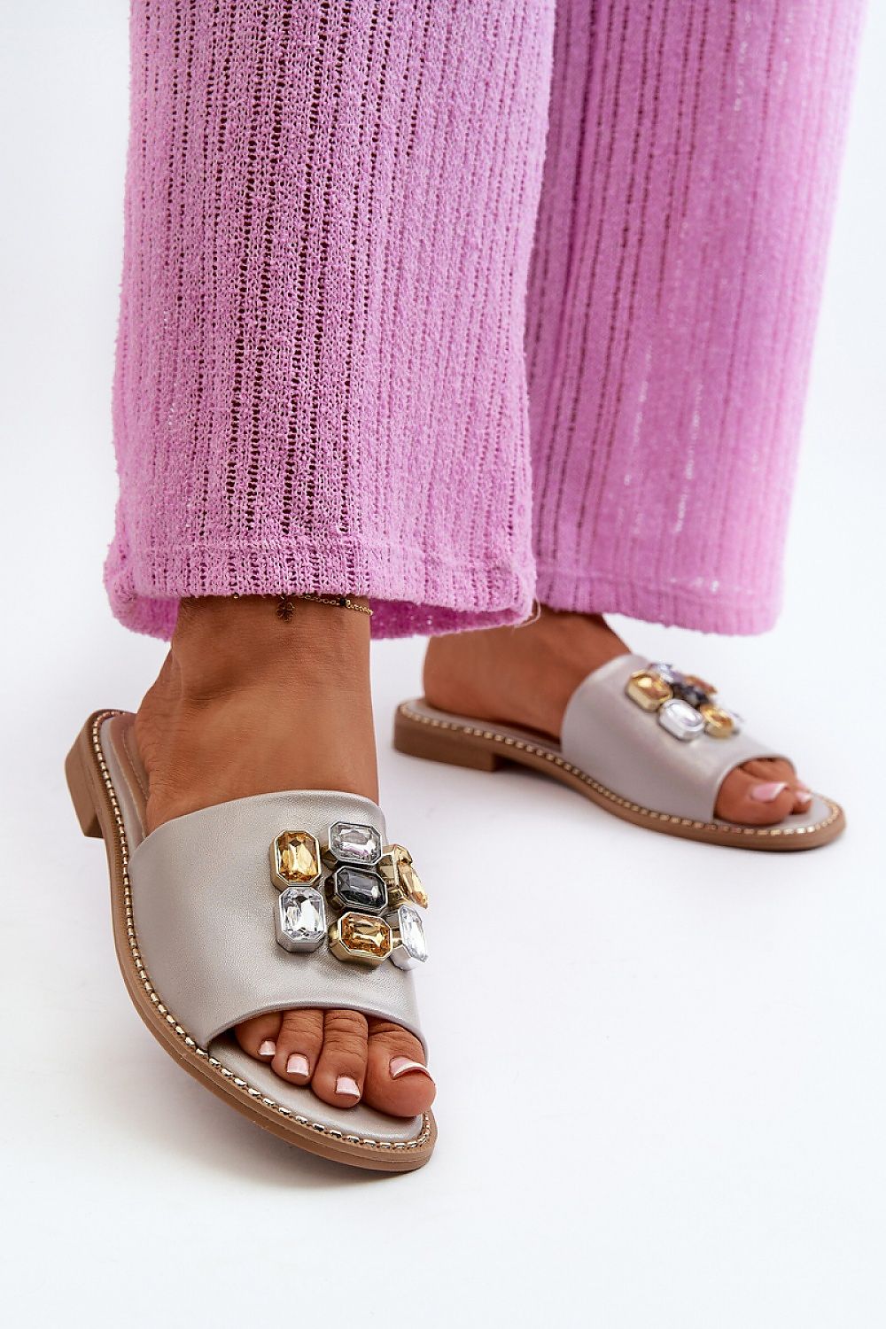 slippers model 198613 Step in style