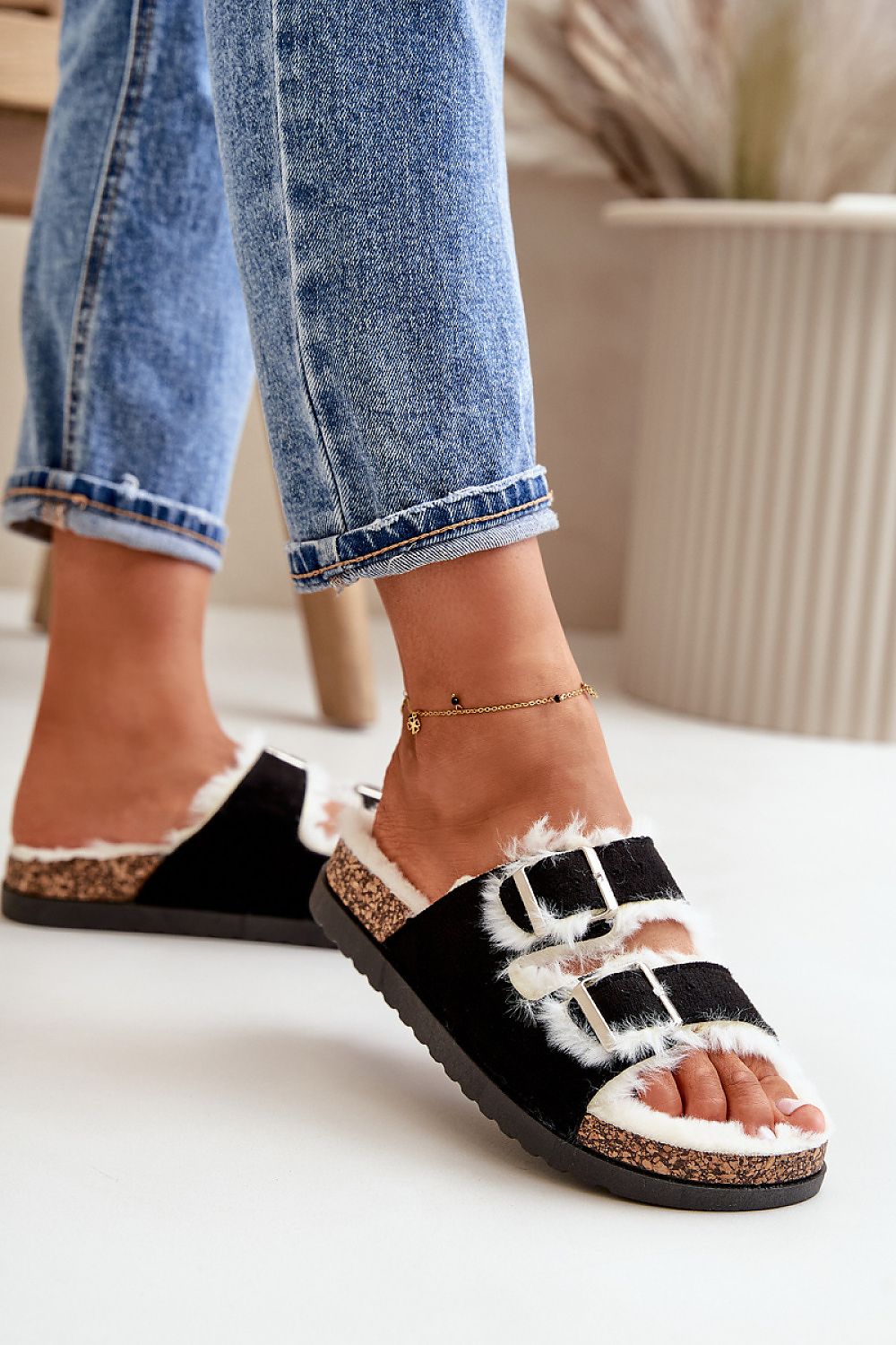 slippers model 199899 Step in style