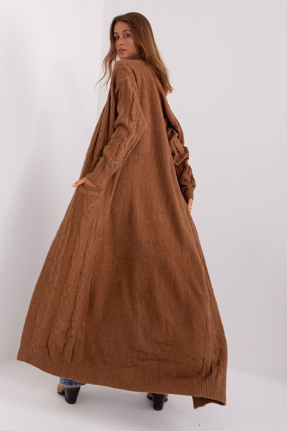cardigan model 185965 AT