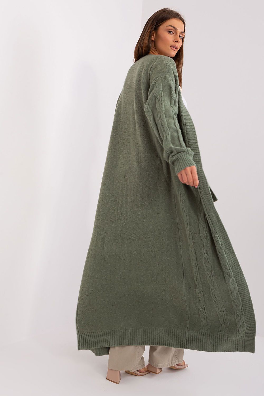 cardigan model 185967 AT