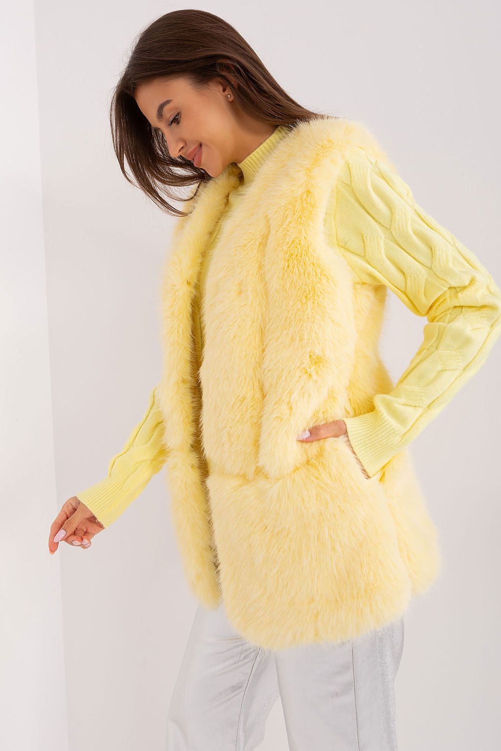 vest model 186702 AT