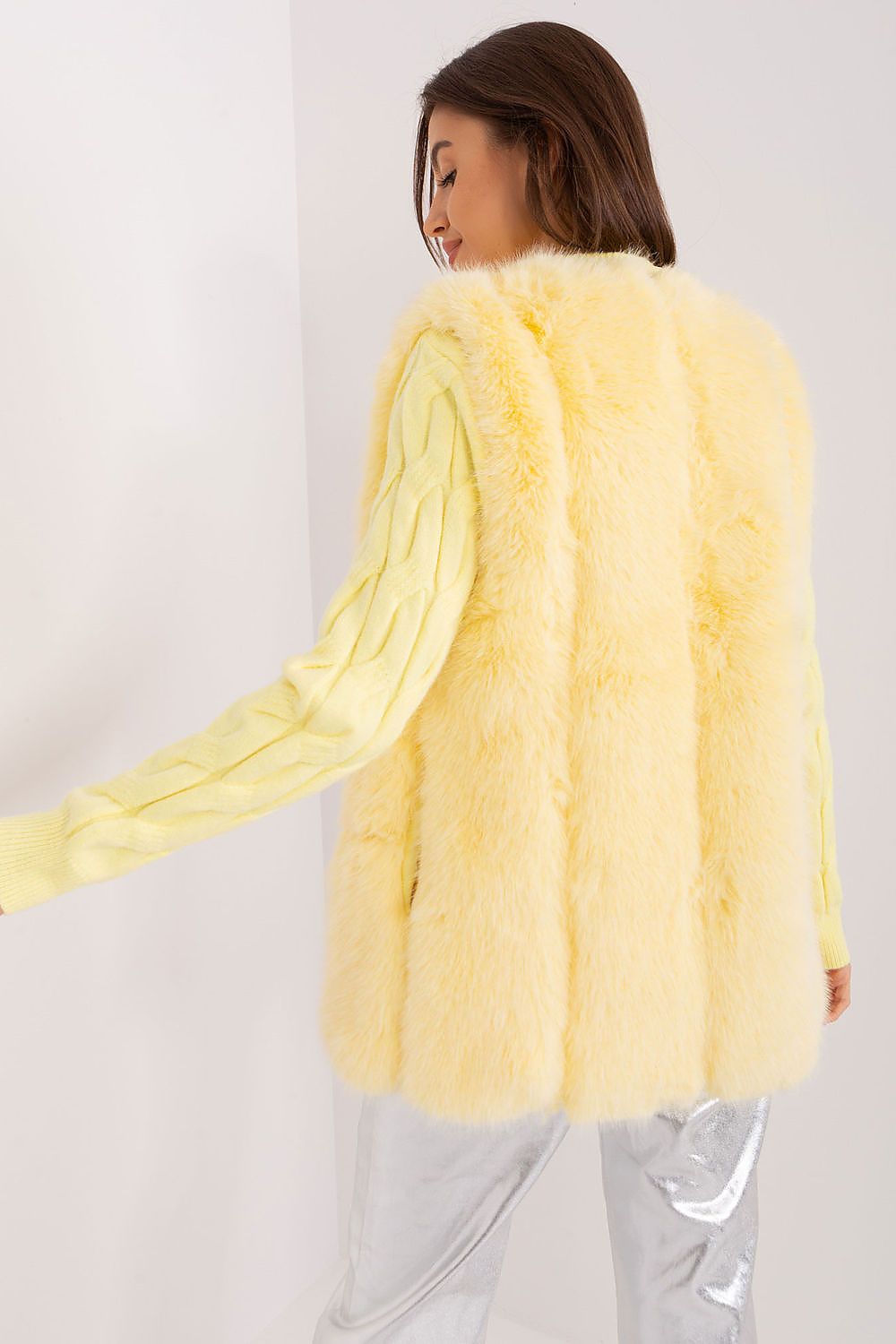 vest model 186702 AT