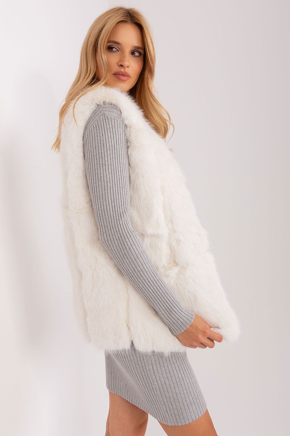 vest model 186709 AT